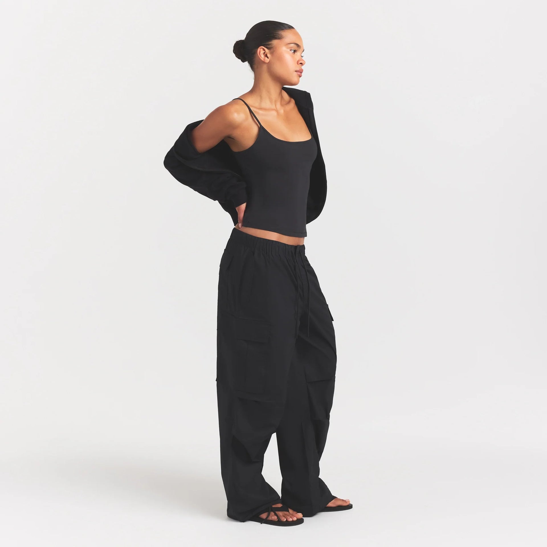 WOVEN COTTON OVERSIZED LOW RISE CARGO PANT | ONYX