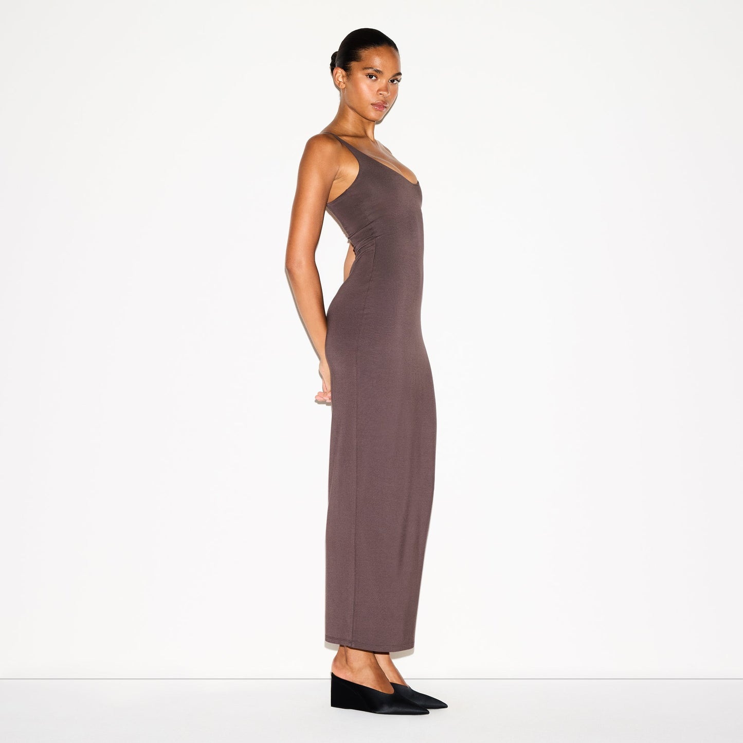 SMOOTH LAYERS SKIMPY SCOOP NECK LONG DRESS | RAISIN