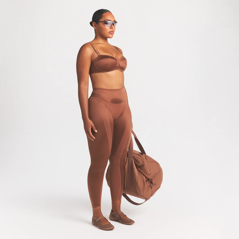 NikeSKIMS SATIN SHINE PANELED 26 LEGGING | CAROB BROWN