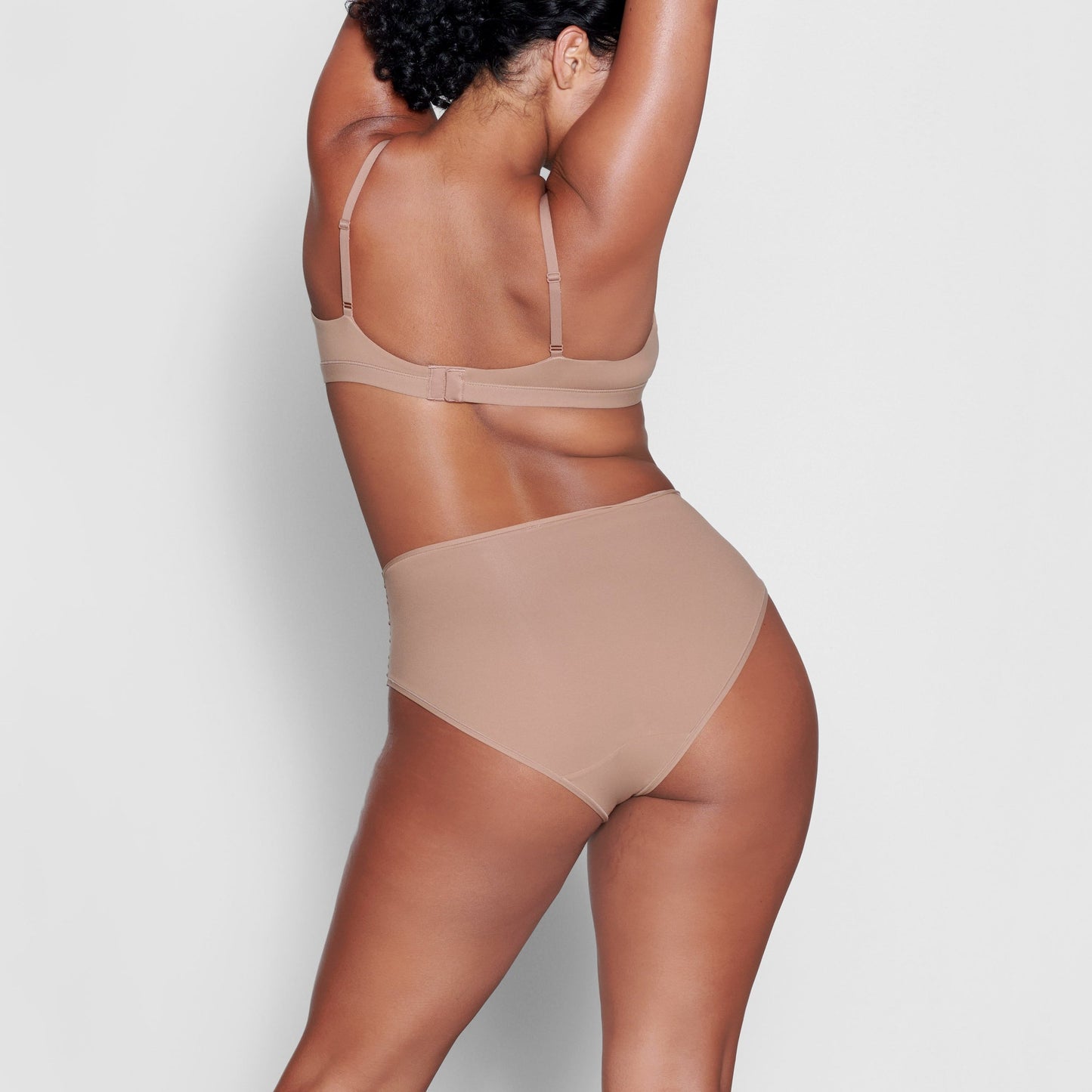 FITS EVERYBODY CROSSOVER BRALETTE | SIENNA