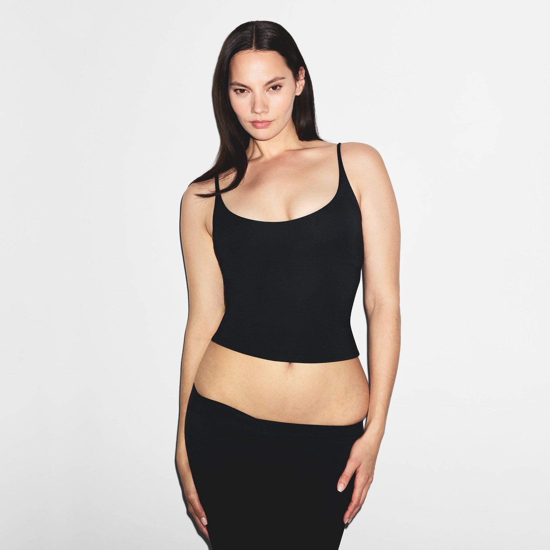 SMOOTH LAYERS SCOOP NECK CAMI | OBSIDIAN