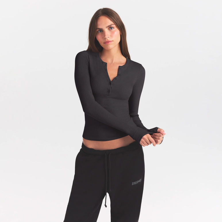 COTTON RIB HENLEY LONG SLEEVE T-SHIRT | SOOT