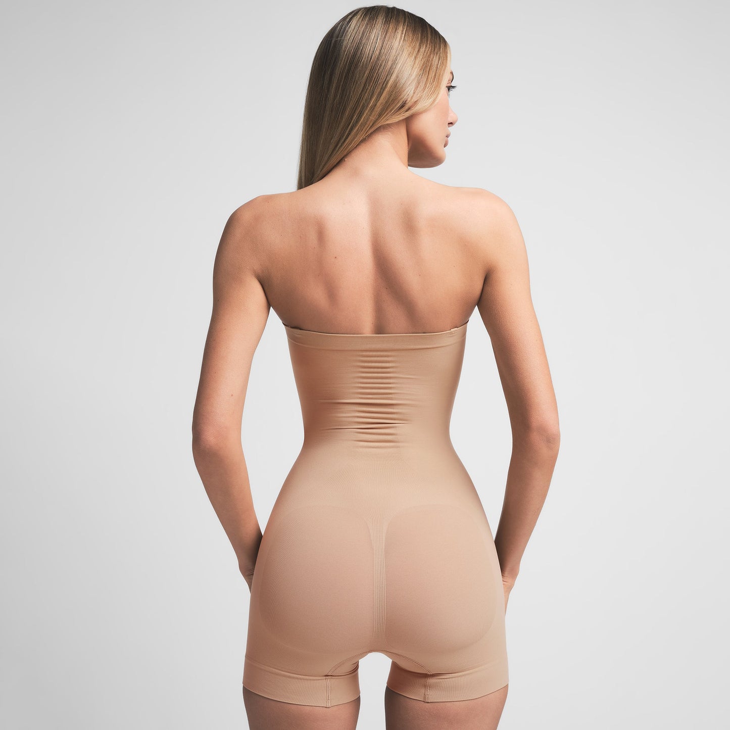 SEAMLESS SCULPT STRAPLESS SHORTIE BODYSUIT | CLAY