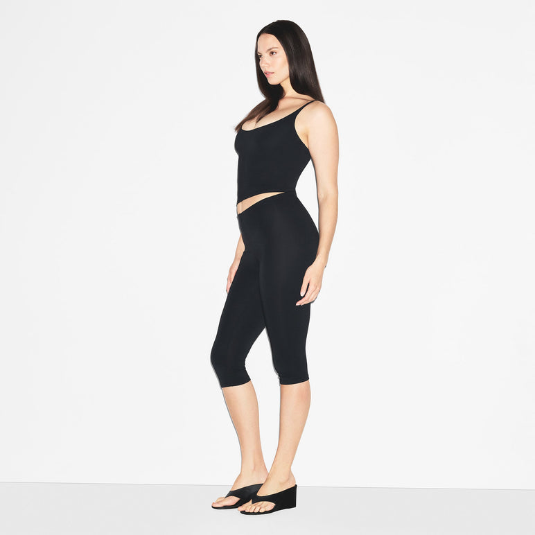 SMOOTH LAYERS HIGH-WAISTED CAPRI | OBSIDIAN