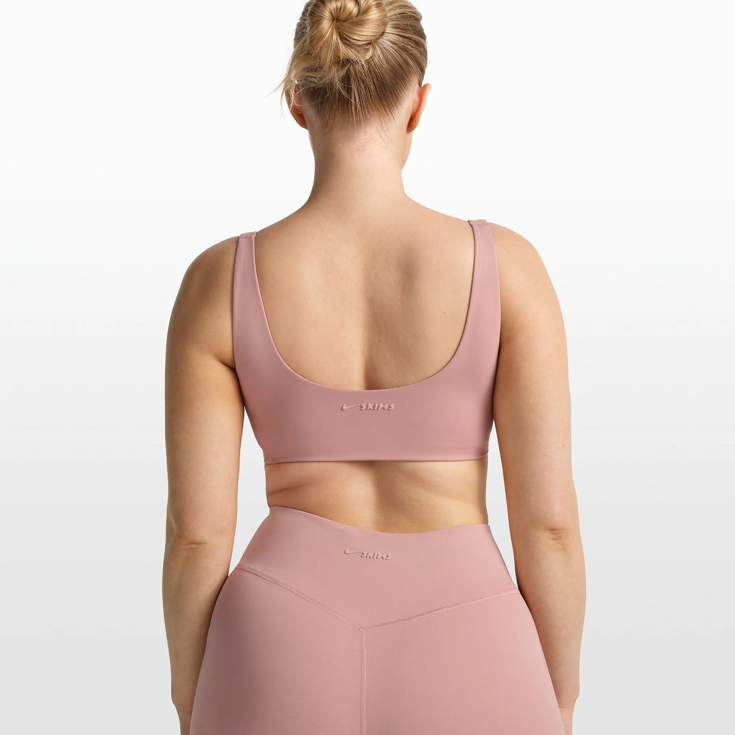 NikeSKIMS MATTE SCOOP NECK BRA | HIMALAYAN