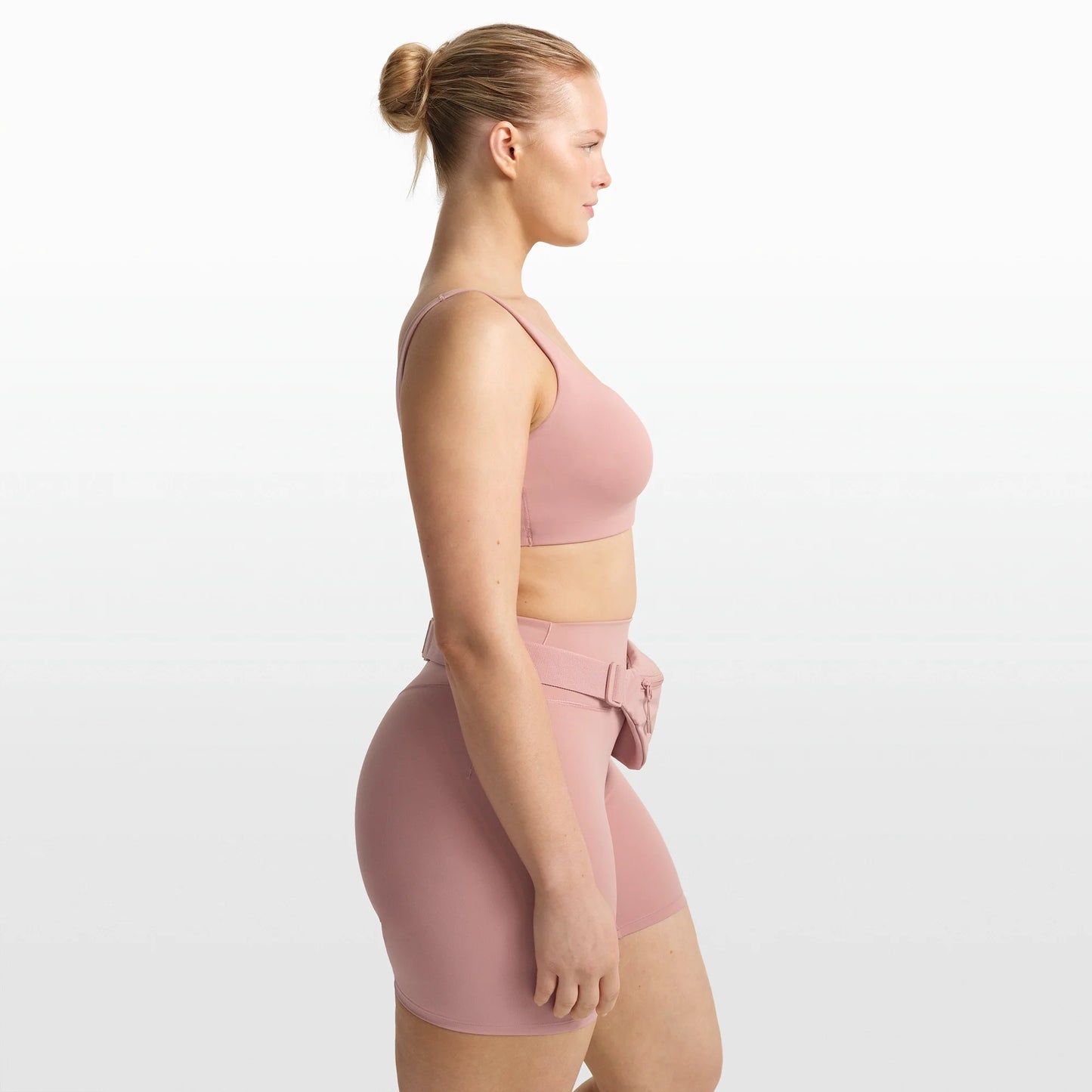 NikeSKIMS MATTE SCOOP NECK BRA | HIMALAYAN