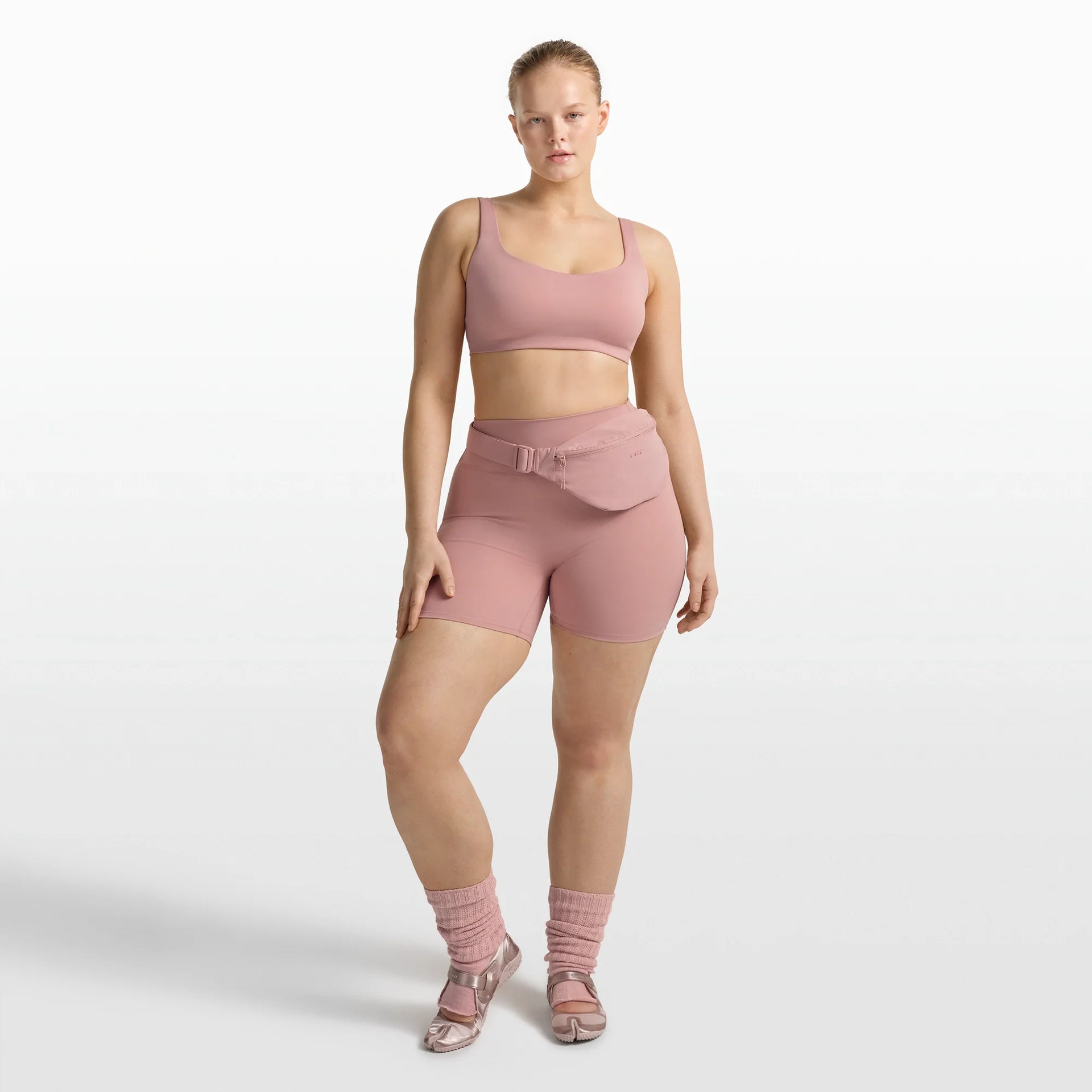 NikeSKIMS MATTE SCOOP NECK BRA | HIMALAYAN