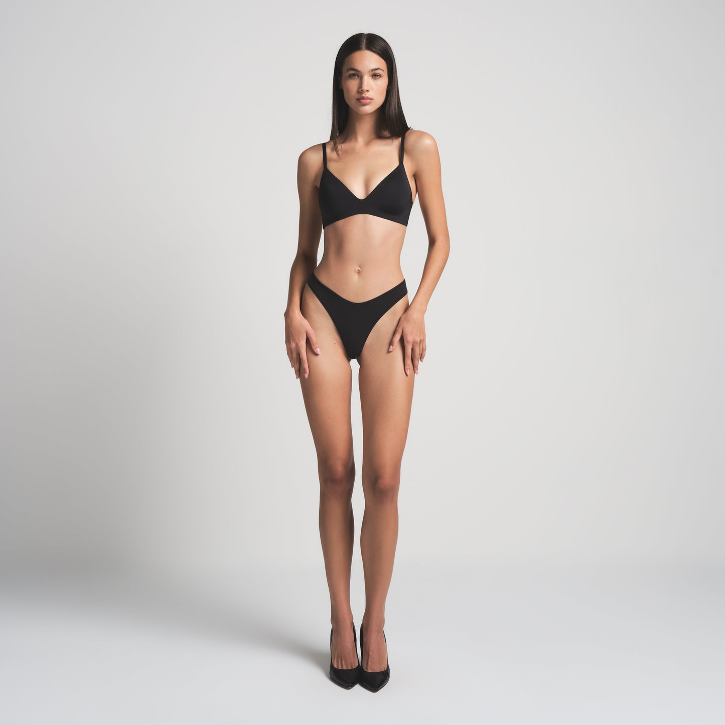 WIRELESS FORM T-SHIRT DEMI BRA | ONYX