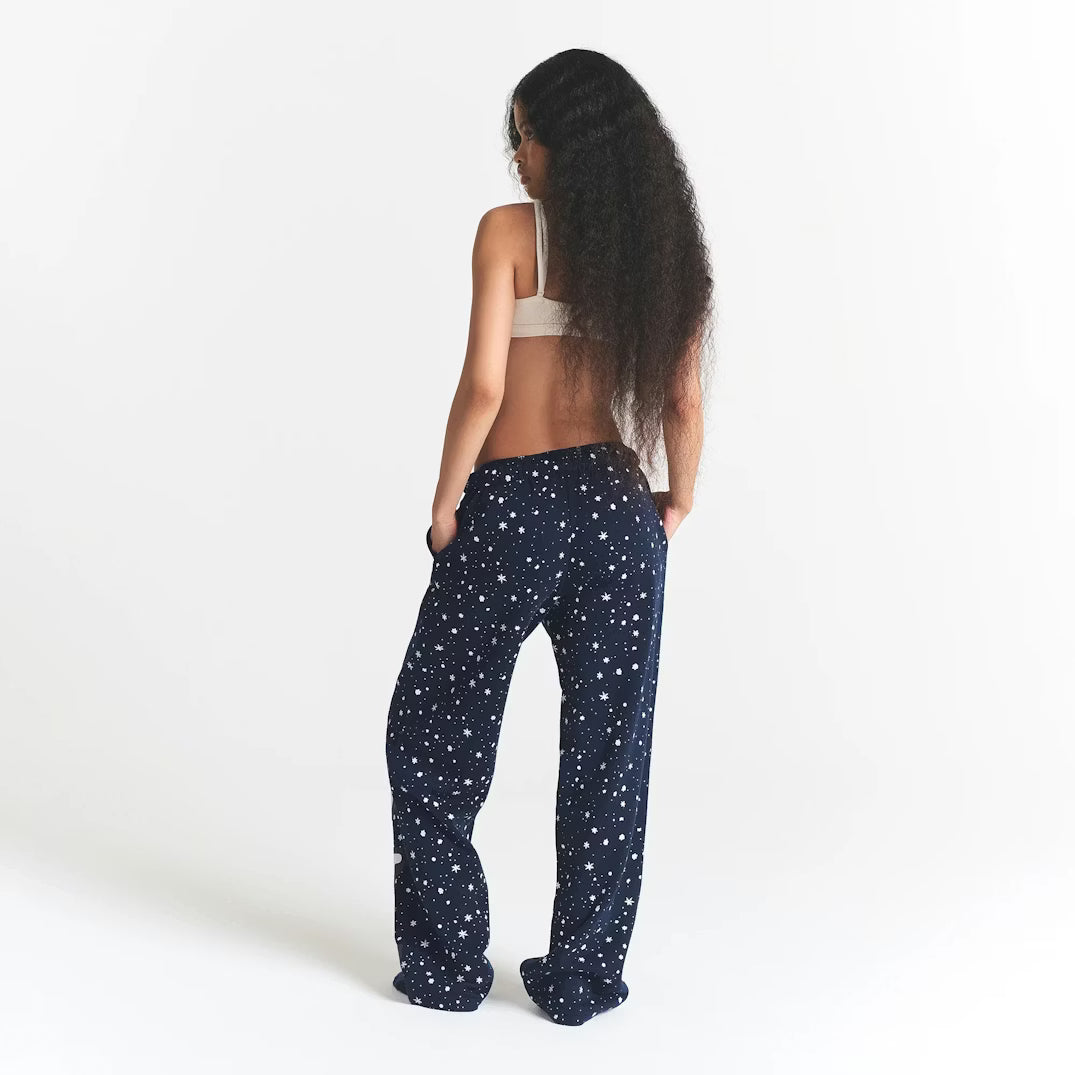 CACTUS PLANT FLEA MARKET X SKIMS COTTON FLEECE STRAIGHT LEG PANT | NAVY HO HO HO SNOW PRINT