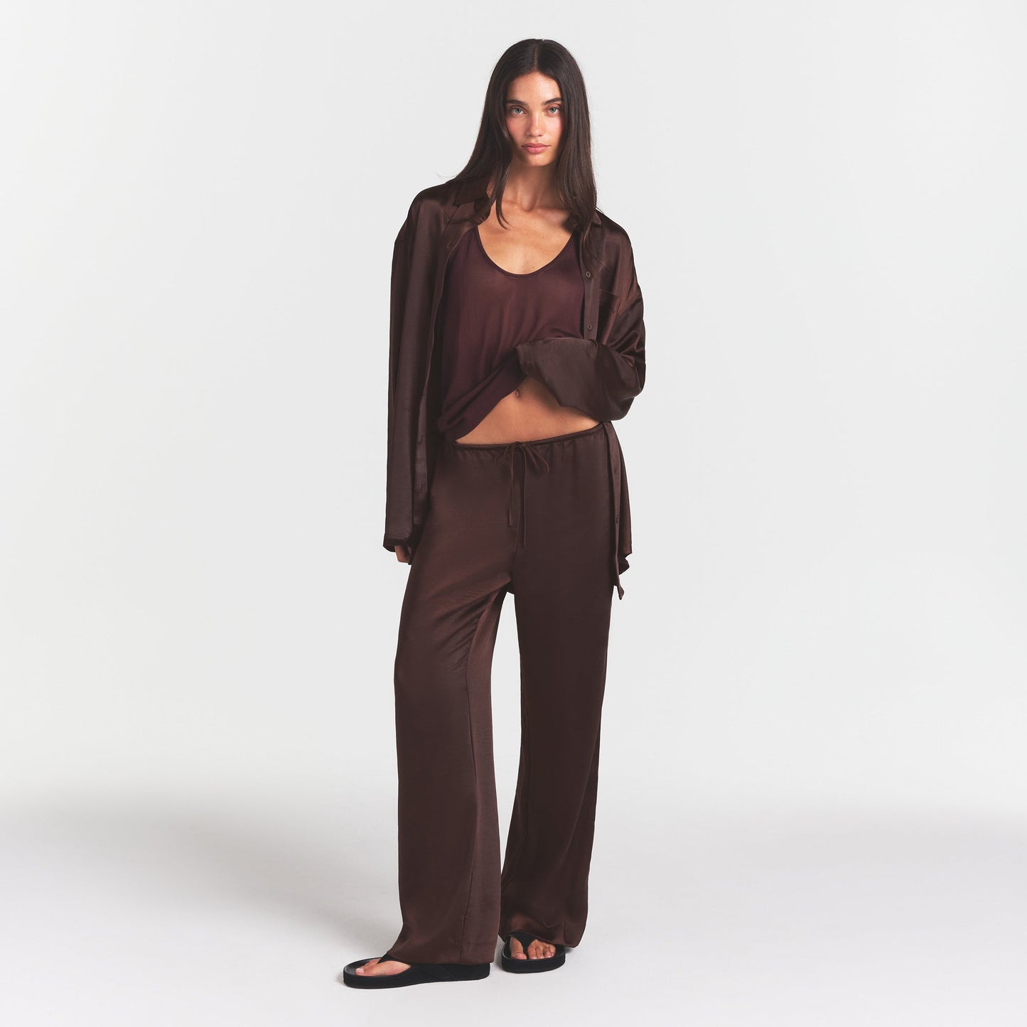 LIGHTWEIGHT SATIN STRAIGHT LEG PANT | ESPRESSO
