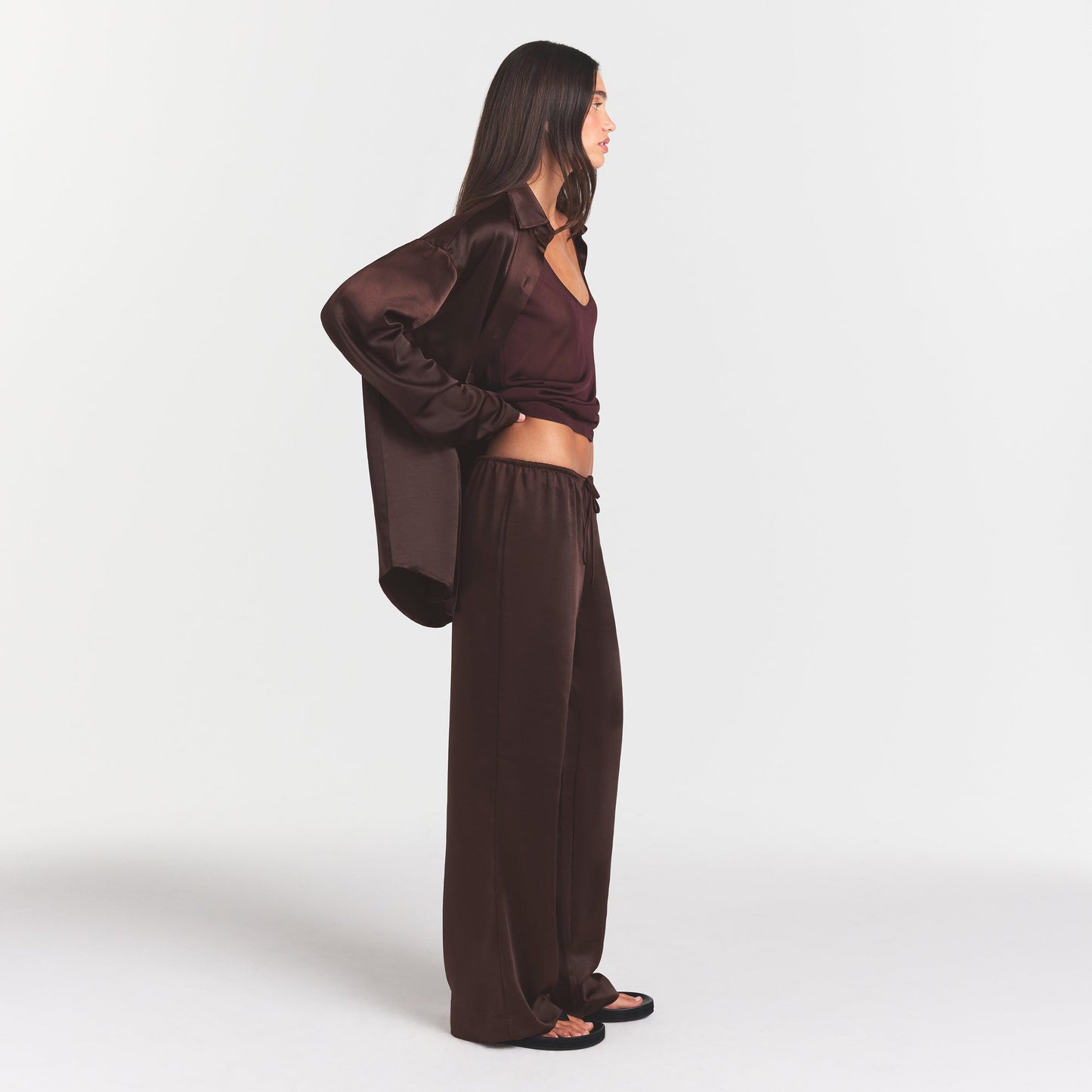 LIGHTWEIGHT SATIN STRAIGHT LEG PANT | ESPRESSO