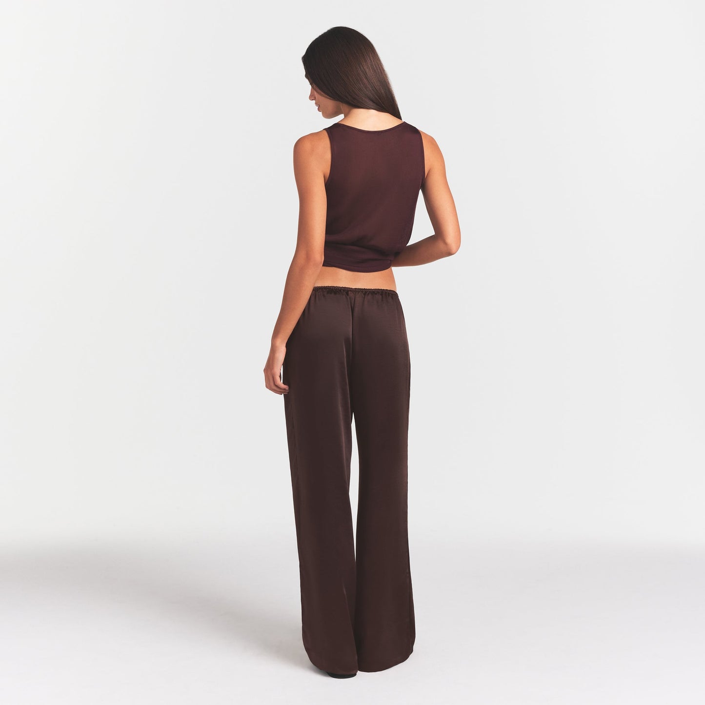 LIGHTWEIGHT SATIN STRAIGHT LEG PANT | ESPRESSO