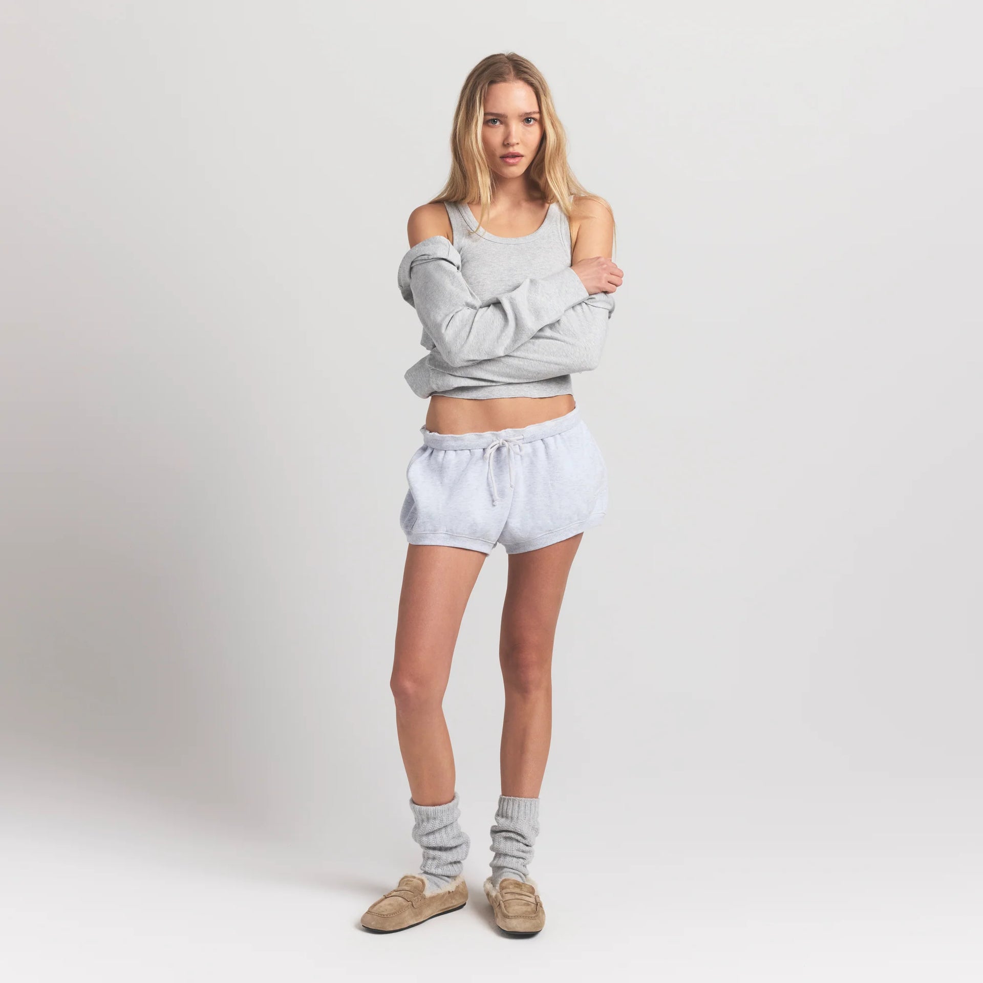 COTTON FLEECE BUBBLE HEM SHORT | LIGHT HEATHER GREY