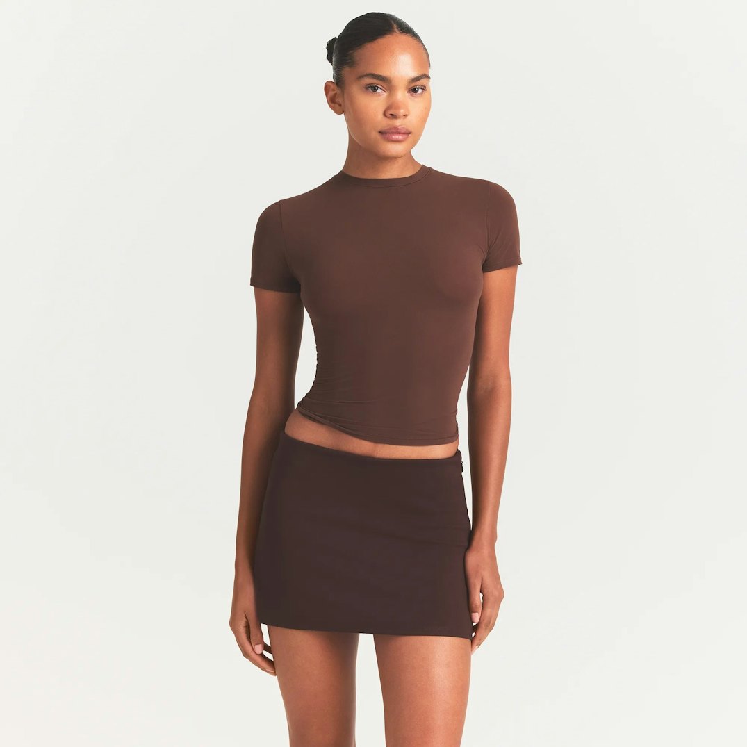 THE ESSENTIAL COLLECTION MINI SKORT | ESPRESSO