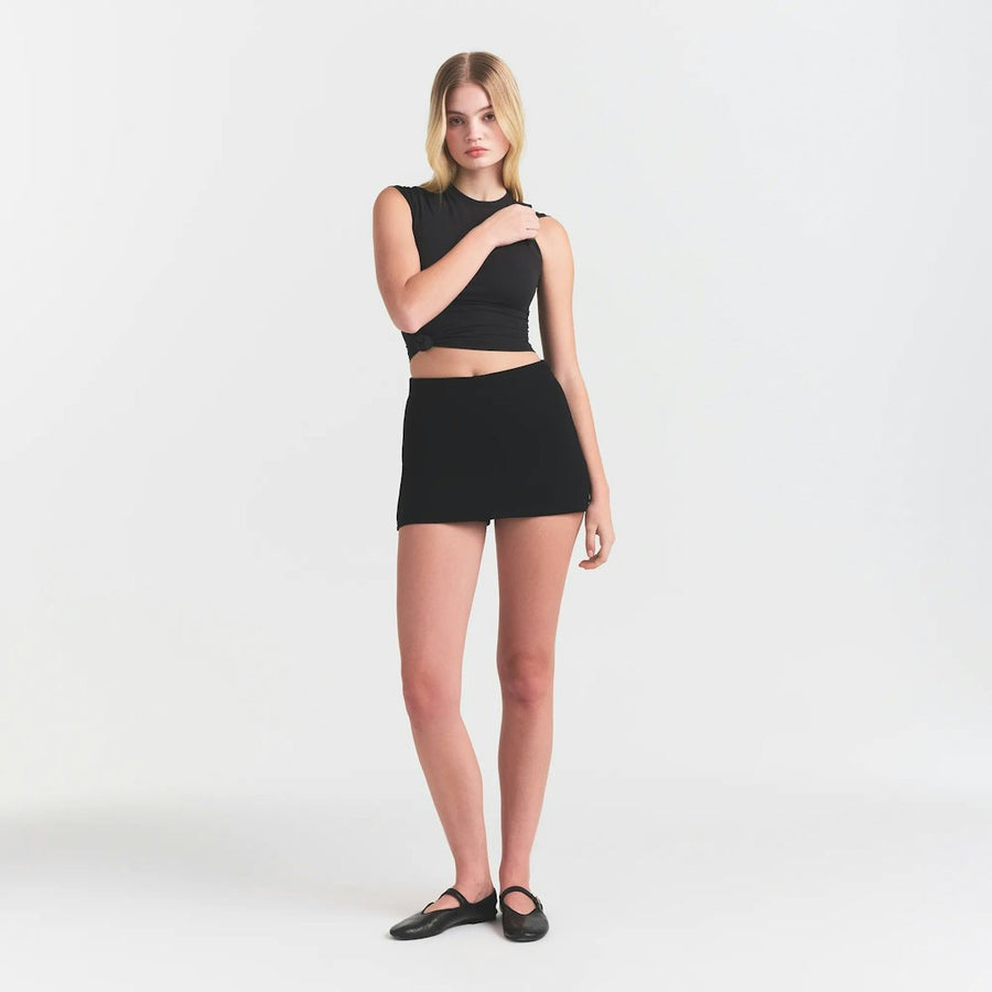 THE ESSENTIAL COLLECTION MINI SKORT | OBSIDIAN