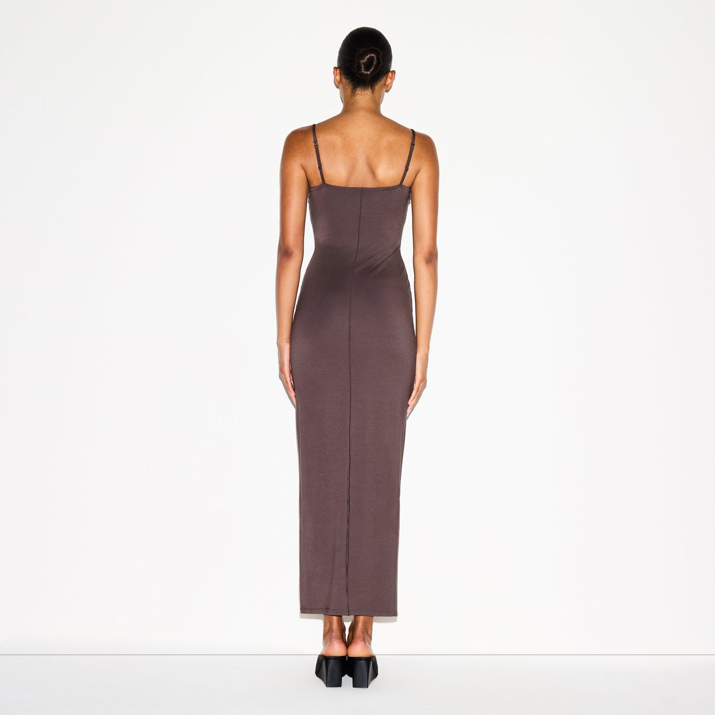 SMOOTH LAYERS SKIMPY SCOOP NECK LONG DRESS | RAISIN