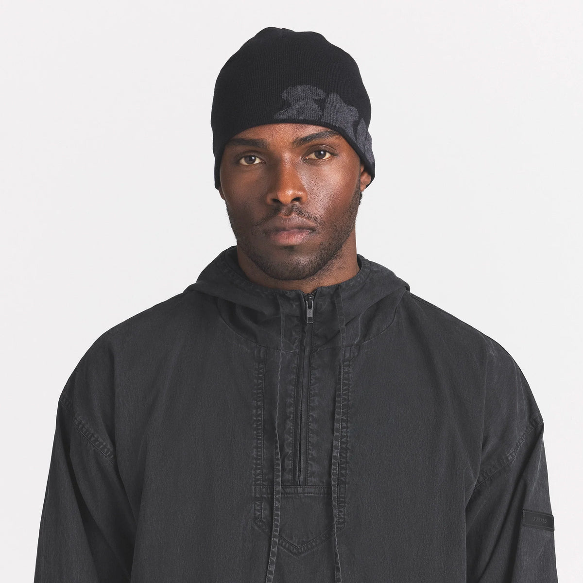 COTTON KNIT MENS LOGO BEANIE | ONYX