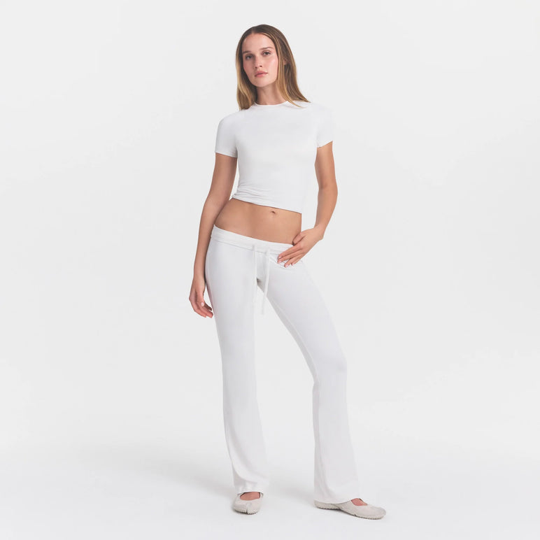NikeSKIMS AIRY DRI-FIT™ BABY TEE | IVORY