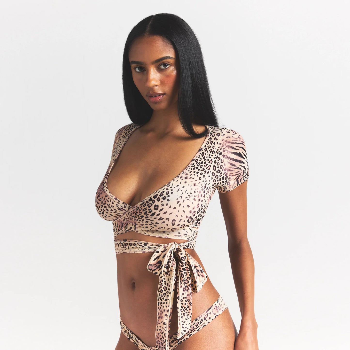 FITS EVERYBODY WRAP SUPER CROPPED T-SHIRT | SAND MULTI ANIMAL