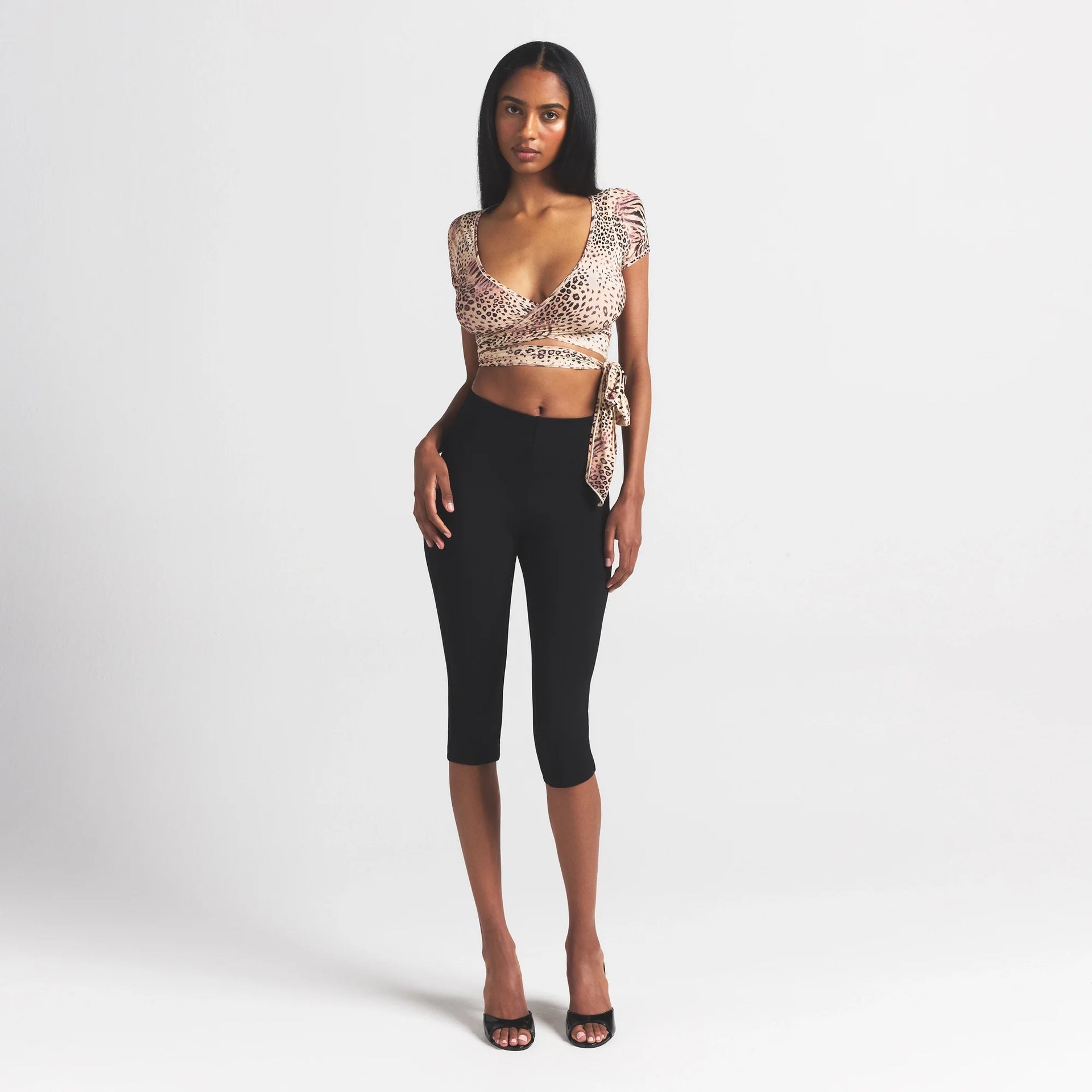 FITS EVERYBODY WRAP SUPER CROPPED T-SHIRT | SAND MULTI ANIMAL