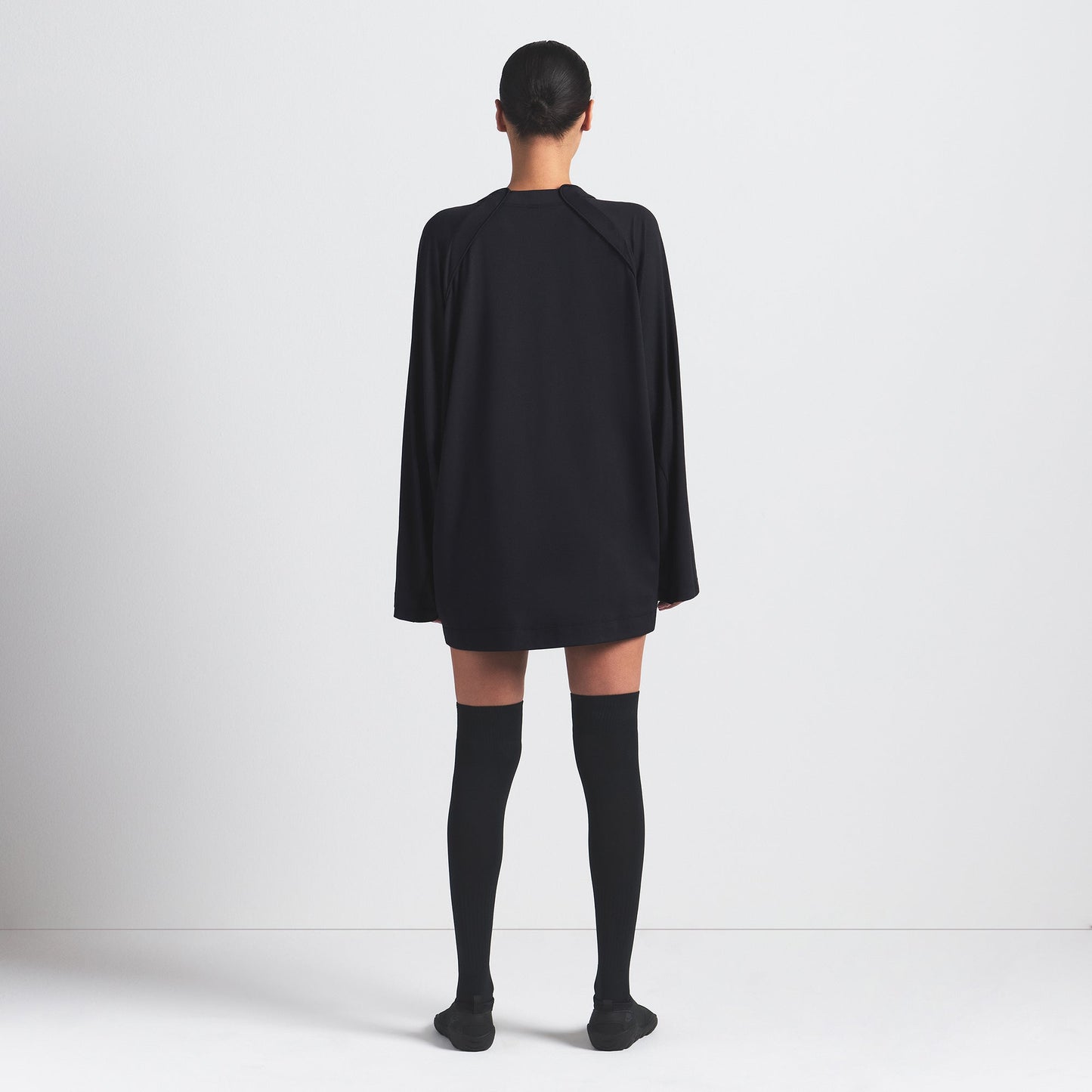 NikeSKIMS AIRY V-NECK OVERSIZED LONG SLEEVE TOP | OBSIDIAN