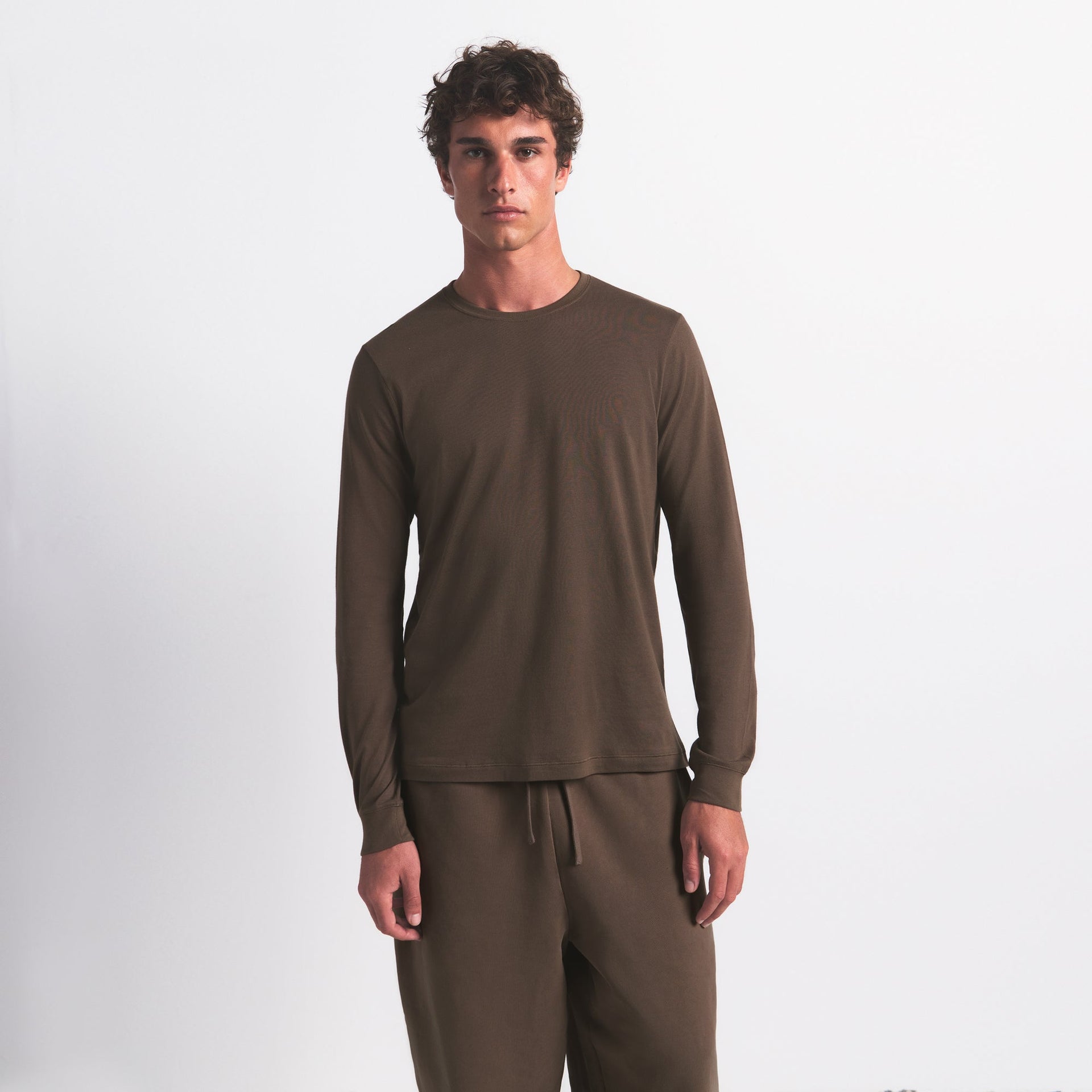 SKIMS COTTON MENS CLASSIC LONG SLEEVE T-SHIRT | DRIFTWOOD