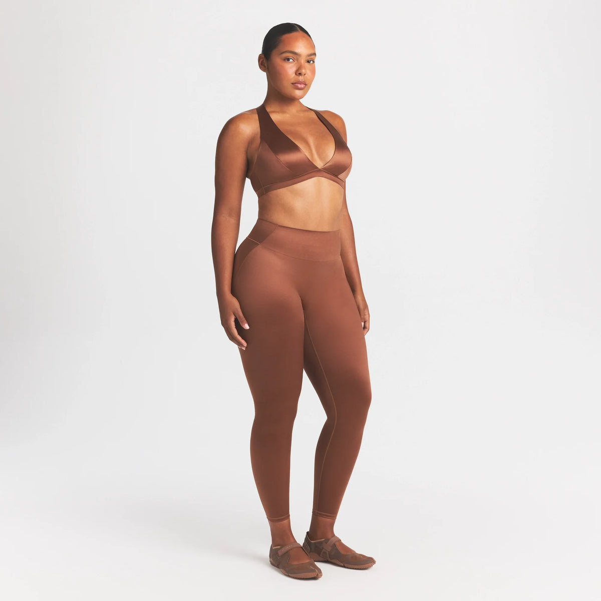 NikeSKIMS SATIN SHINE BONDED WAIST 26" LEGGING | CAROB BROWN