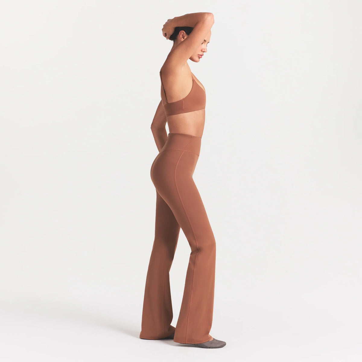 NikeSKIMS MATTE SLIM FLARE LEGGING | CAROB BROWN