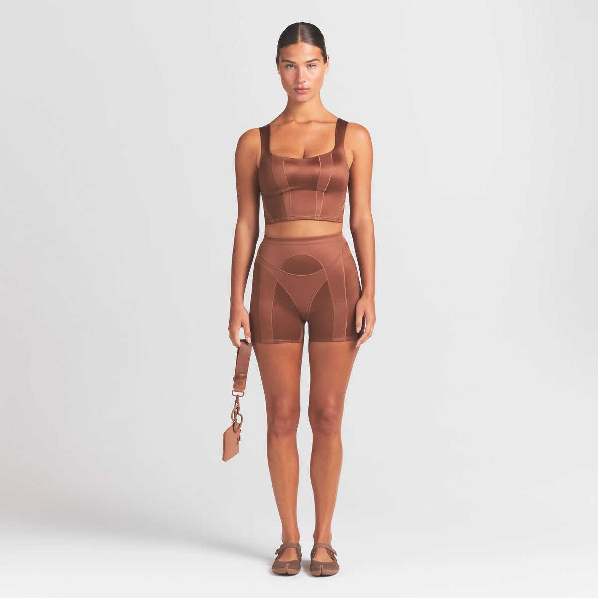 NikeSKIMS SATIN SHINE PANELED 5 BIKER SHORT | CAROB BROWN