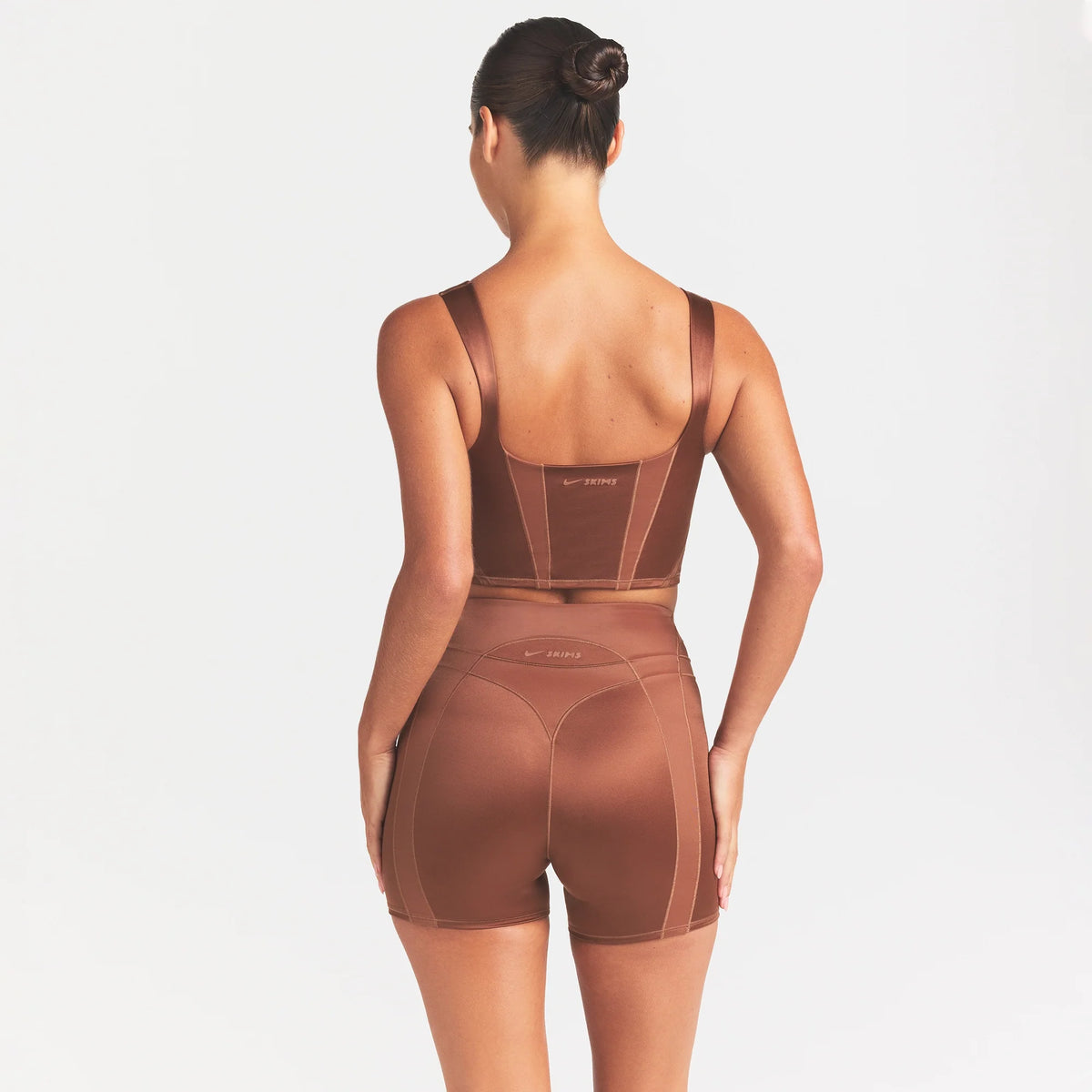 NikeSKIMS SATIN SHINE PANELED 5 BIKER SHORT | CAROB BROWN