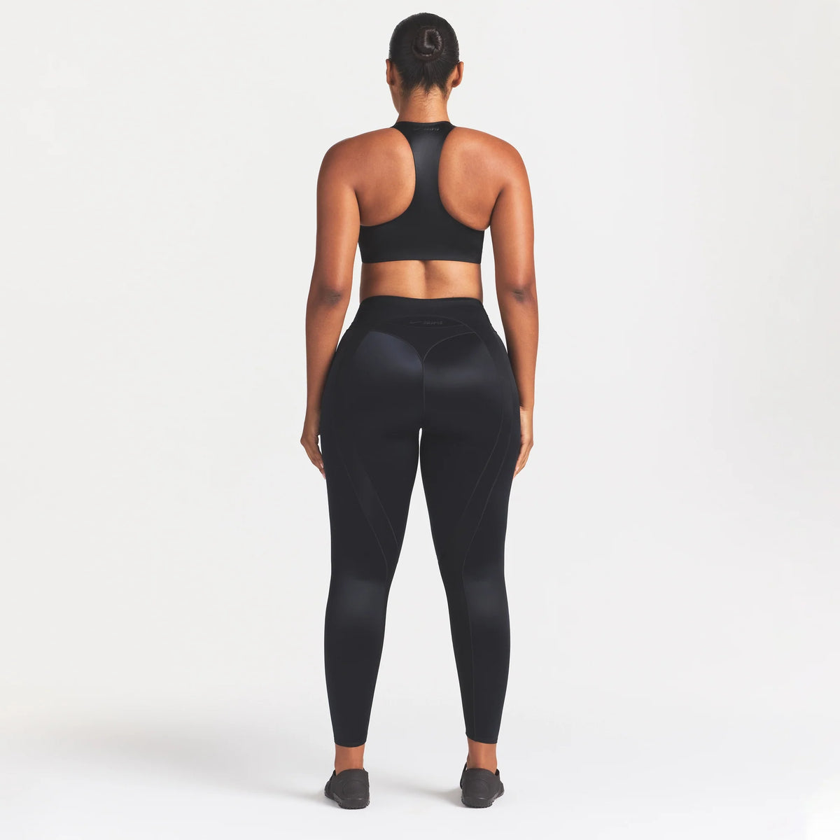 NikeSKIMS SATIN SHINE PANELED 26 LEGGING | OBSIDIAN