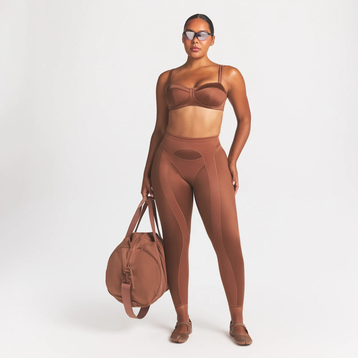 NikeSKIMS SATIN SHINE PANELED 26 LEGGING | CAROB BROWN