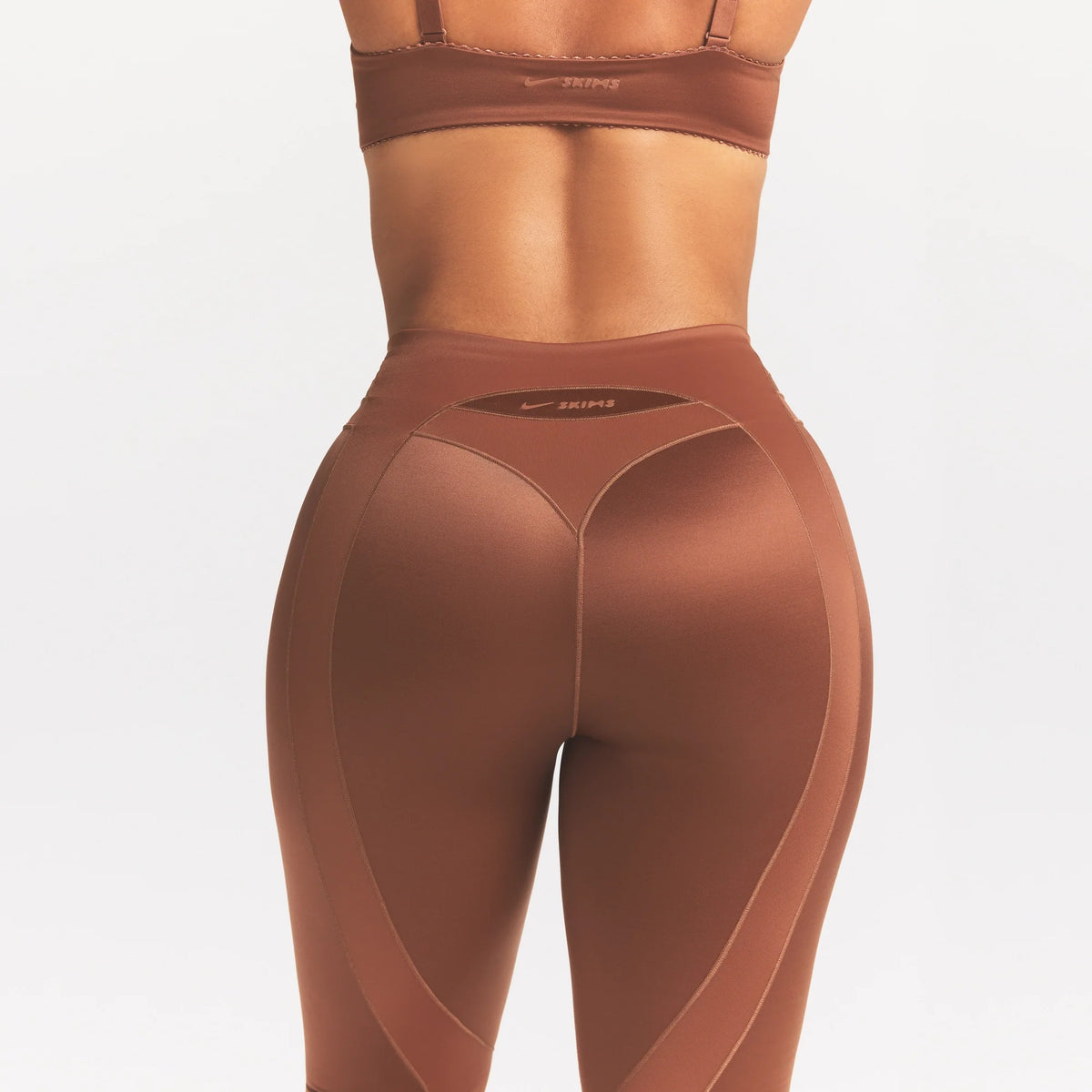 NikeSKIMS SATIN SHINE PANELED 26 LEGGING | CAROB BROWN