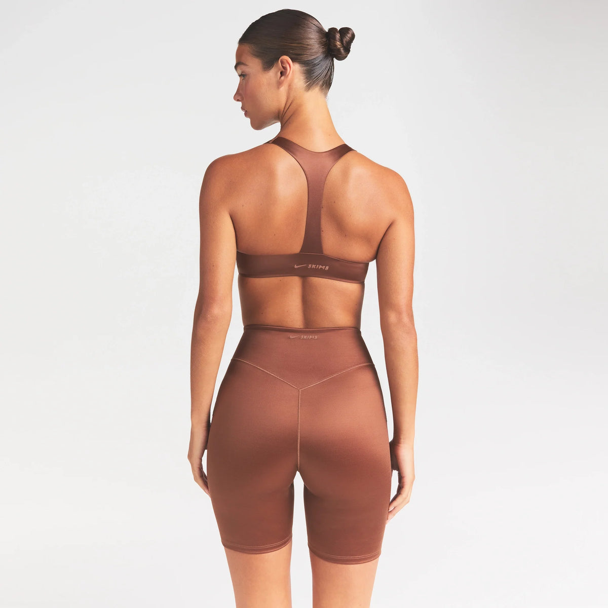 NikeSKIMS SATIN SHINE PLUNGE T-BACK BRA | CAROB BROWN
