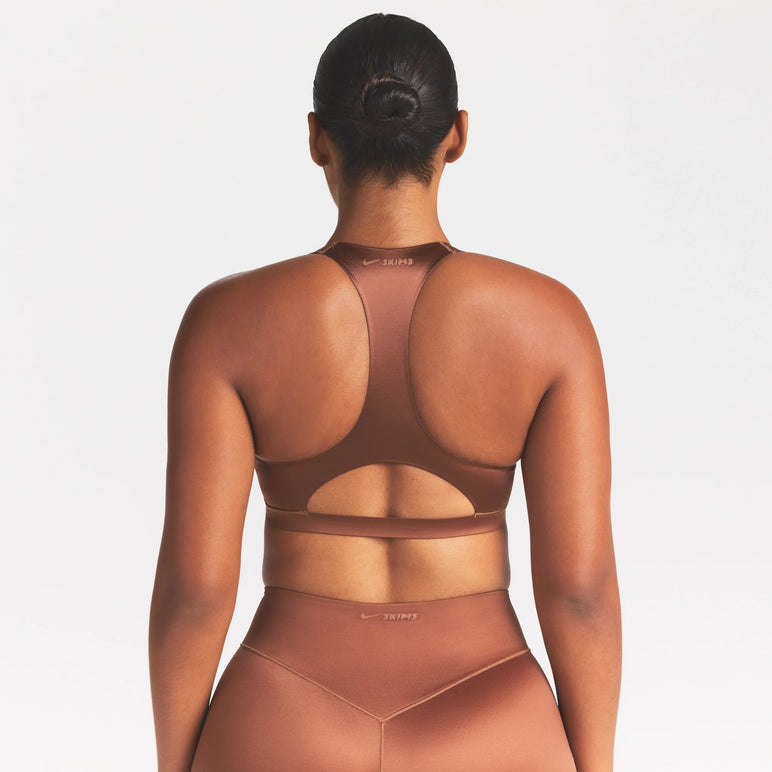 NikeSKIMS SATIN SHINE RACERBACK BRA | CAROB BROWN