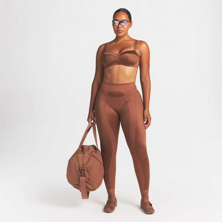NikeSKIMS SATIN SHINE PANELED PICOT BRA | CAROB BROWN