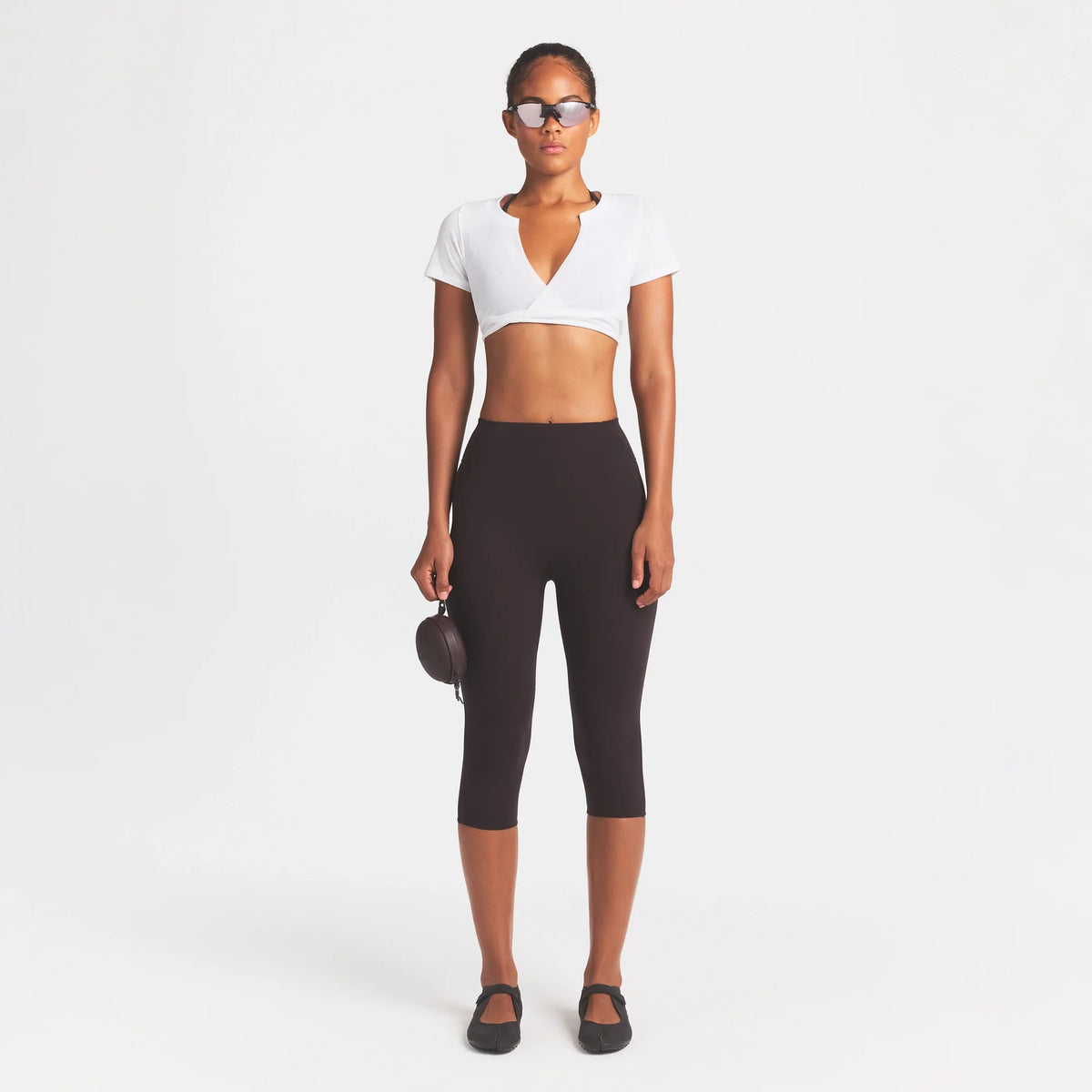 NikeSKIMS PERFORMANCE COTTON BLEND SHORT SLEEVE V-NECK CROP TOP | SNOW