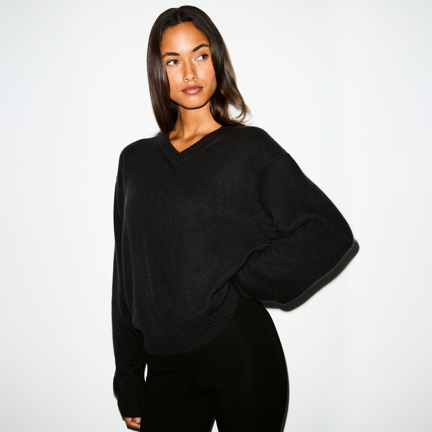 WOOL CASHMERE OVERSIZED V NECK SWEATER | ONYX