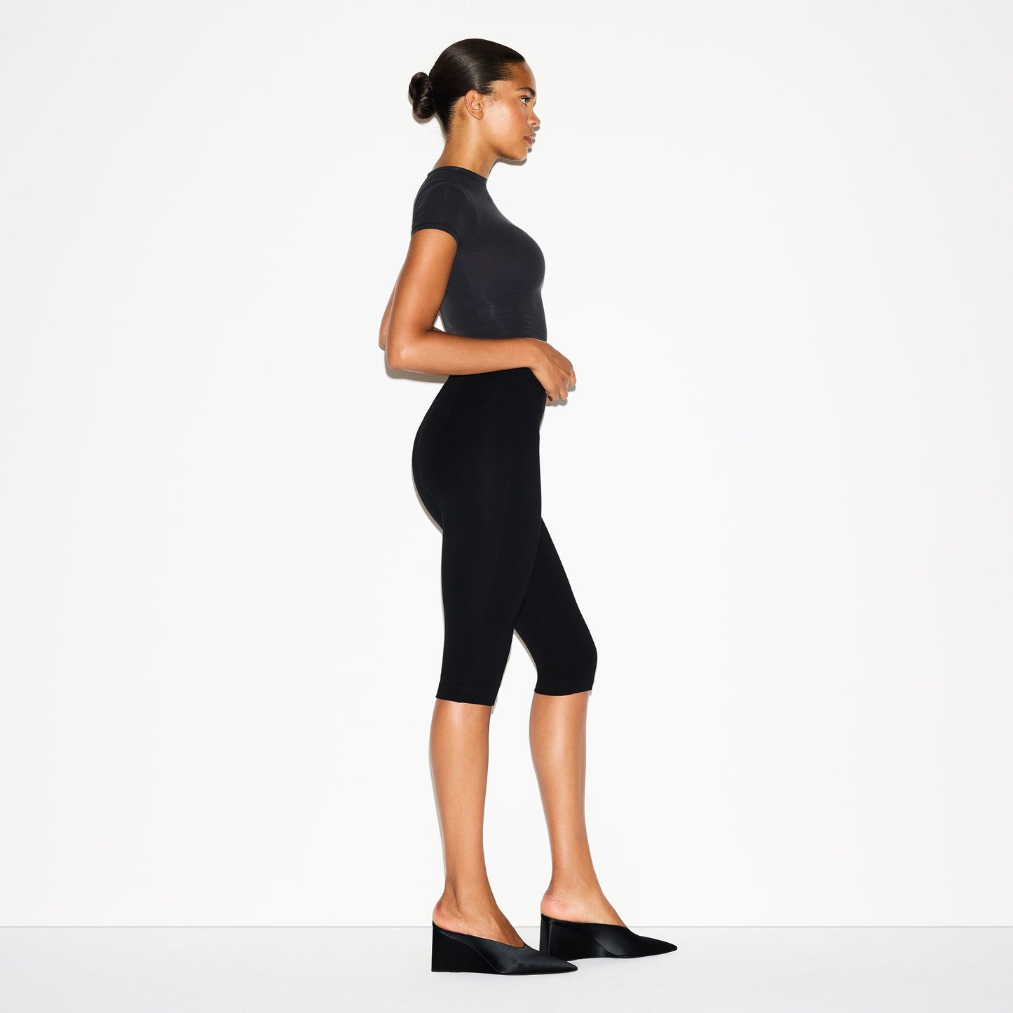 THE ESSENTIAL COLLECTION HIGH-WAISTED CAPRI | OBSIDIAN