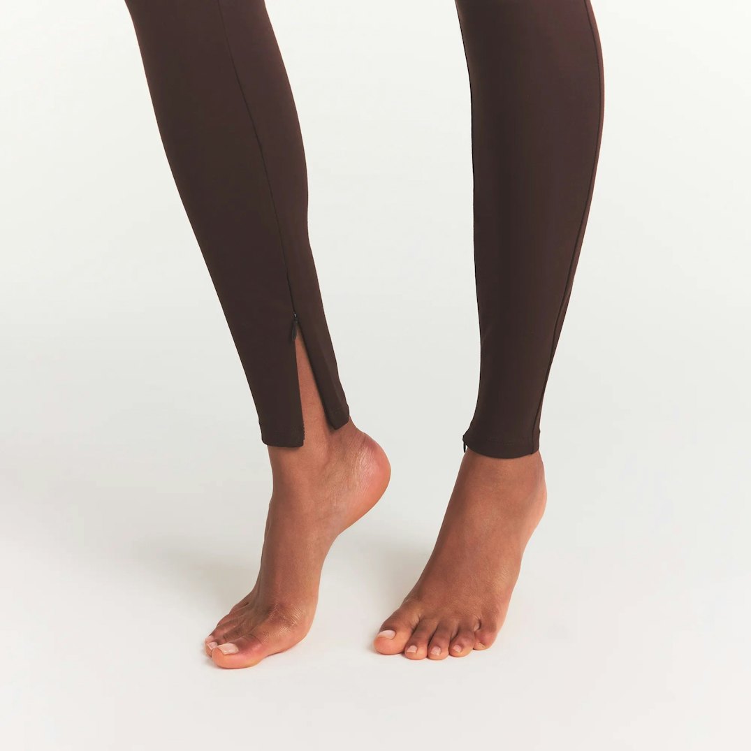 THE ESSENTIAL COLLECTION HIGH-WAISTED LEGGING | ESPRESSO