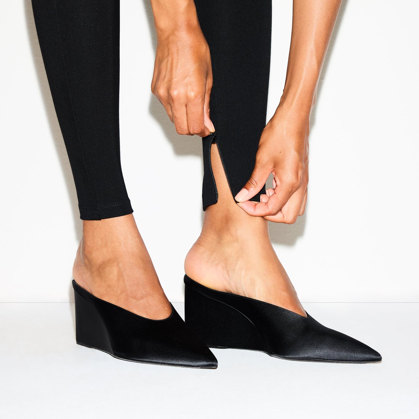 THE ESSENTIAL COLLECTION HIGH-WAISTED LEGGING | OBSIDIAN