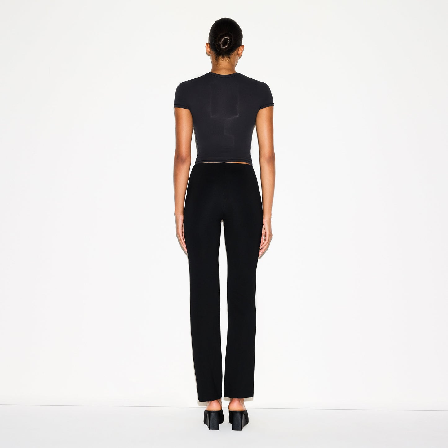 THE ESSENTIAL COLLECTION HIGH-WAISTED PINTUCK STRAIGHT LEG PANT | OBSIDIAN