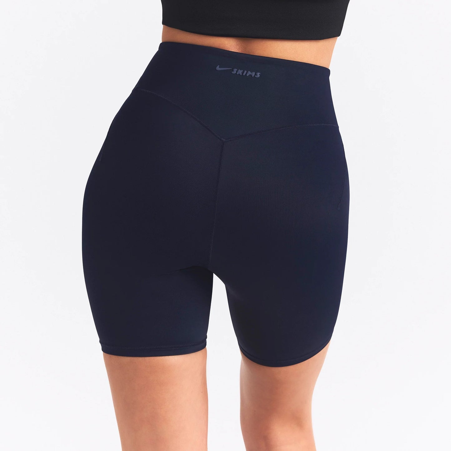 NikeSKIMS SHINE BONDED WAIST 5" BIKER SHORT | NAVY