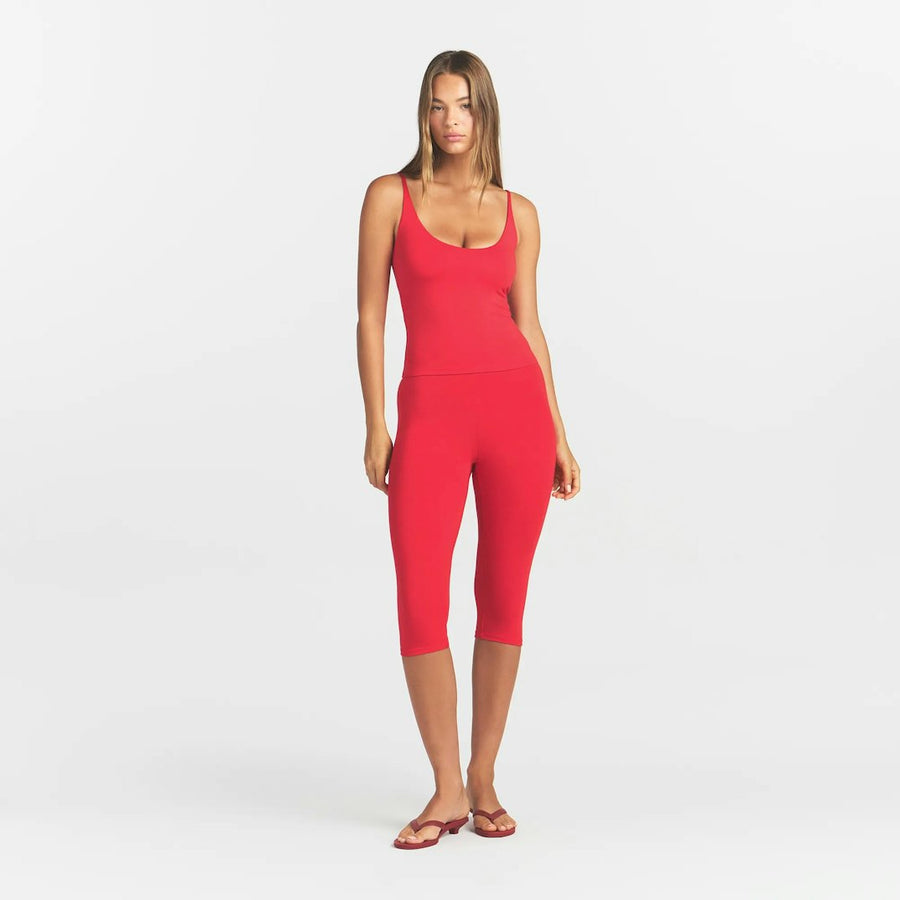 SMOOTH LAYERS SCOOP NECK CAMI | CARMINE