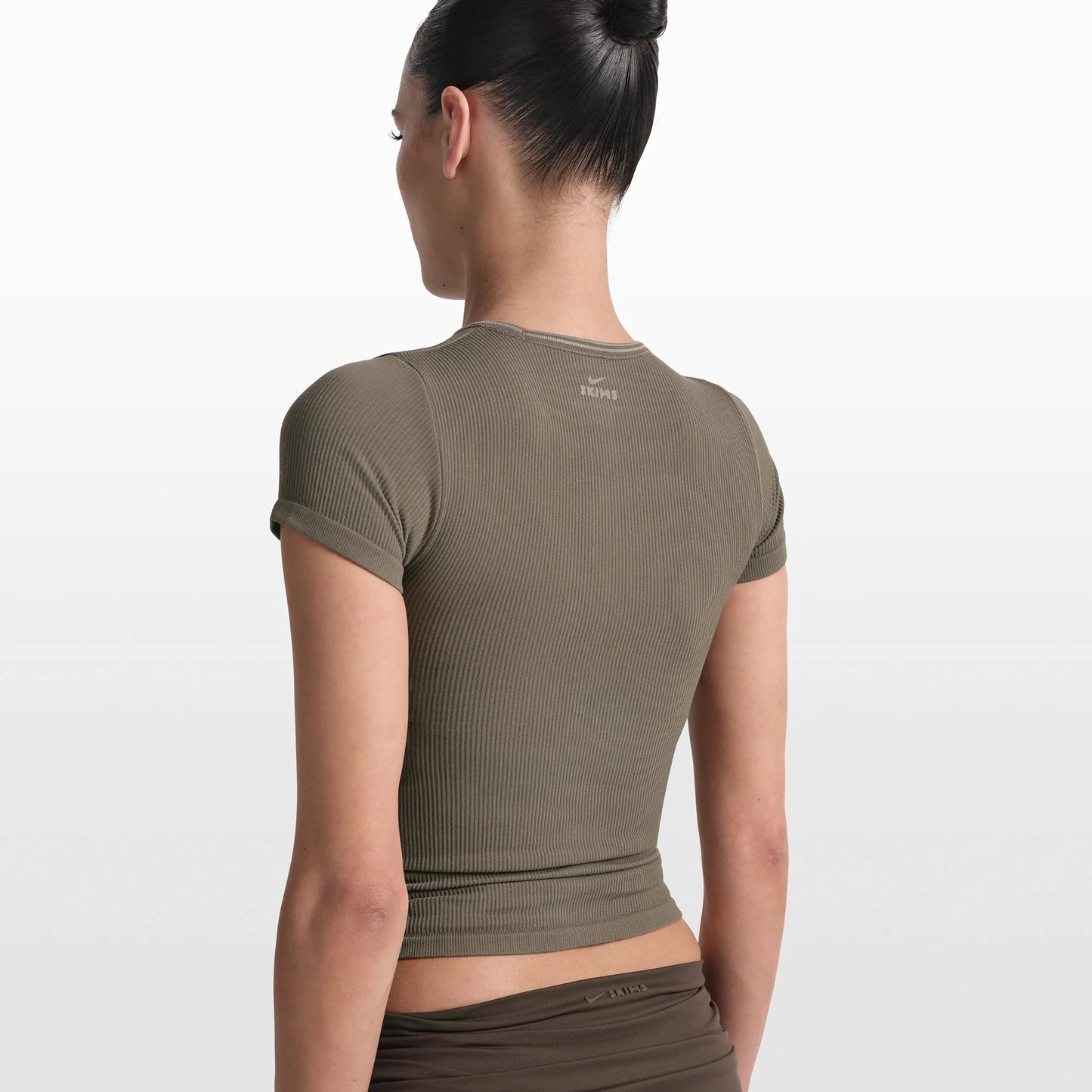 NikeSKIMS RIBBED SEAMLESS BABY TEE | DUSTY OAKMOSS