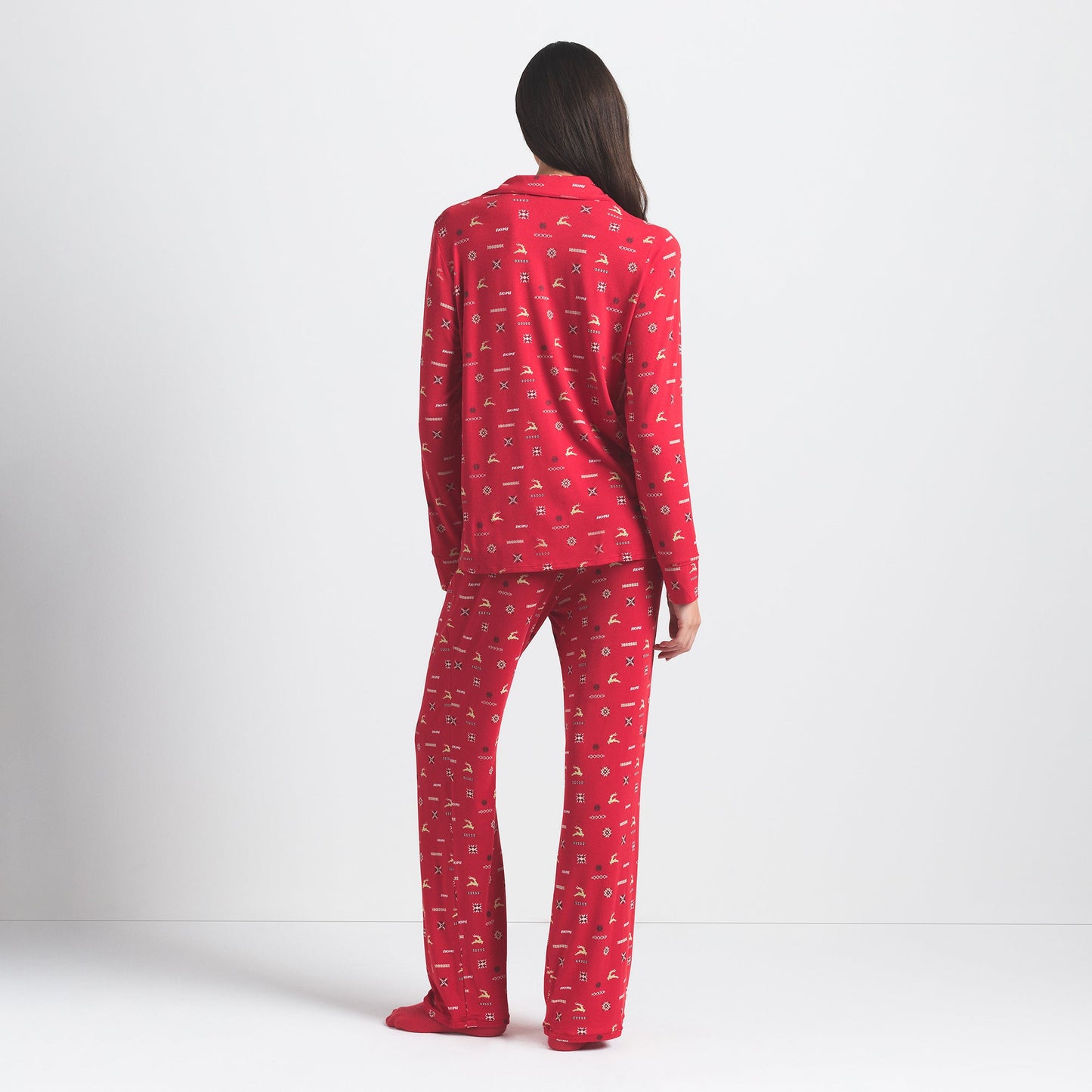 SKIMS SLEEP LONG SLEEVE BUTTON UP SET | CRANBERRY VINTAGE DEER PRINT