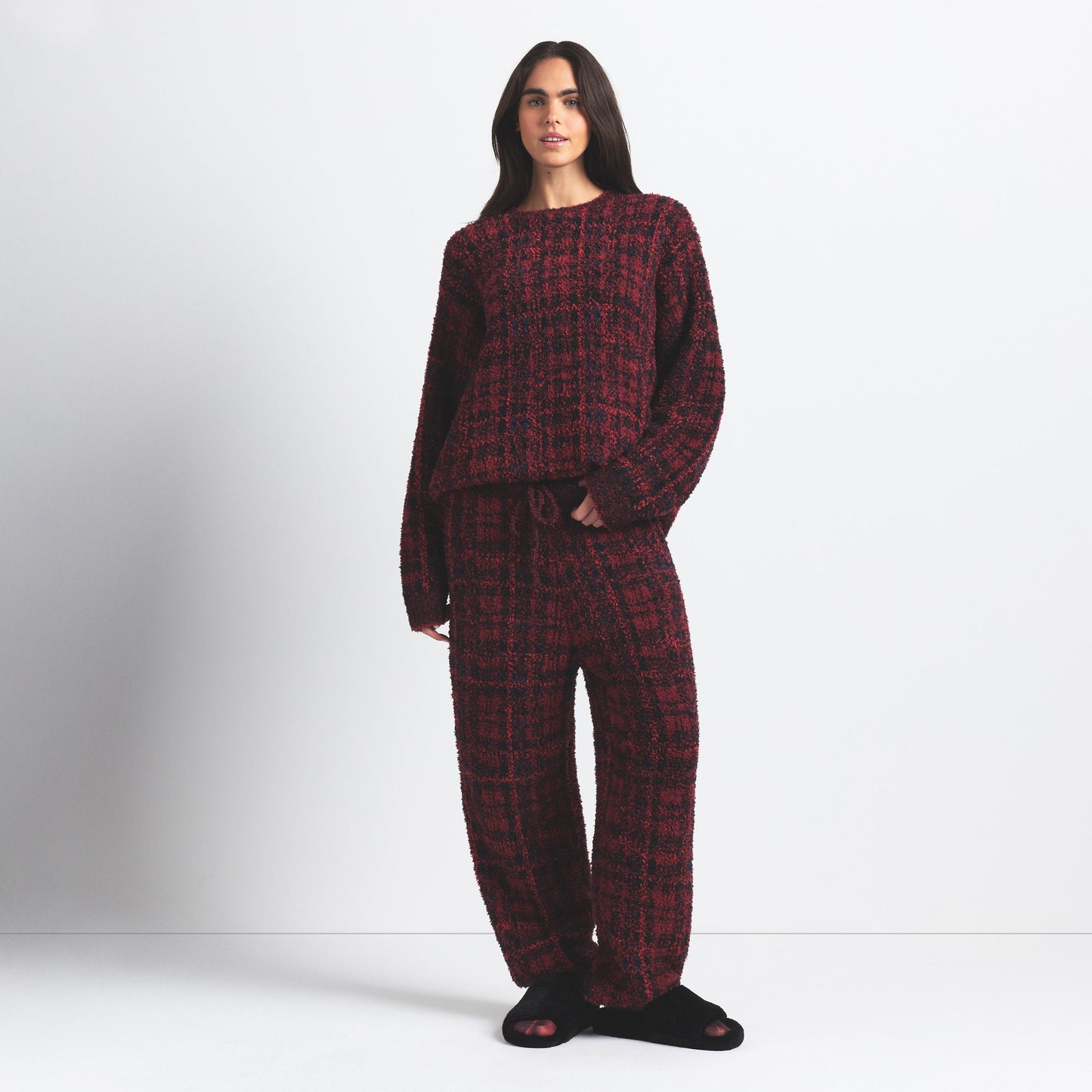 COZY OVERSIZED CREWNECK PULLOVER | MERLOT NAVY PLAID