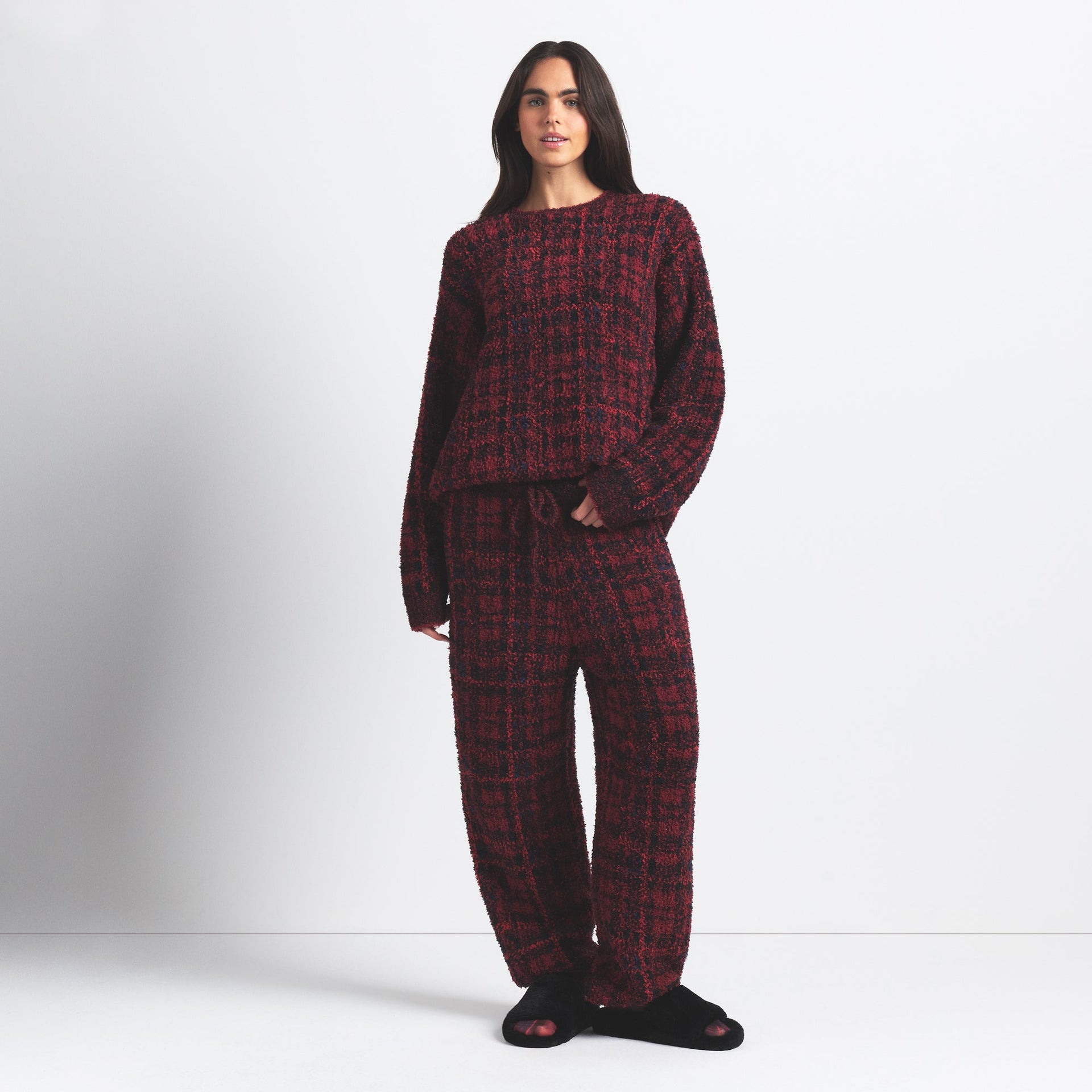 COZY OVERSIZED CREWNECK PULLOVER | MERLOT NAVY PLAID