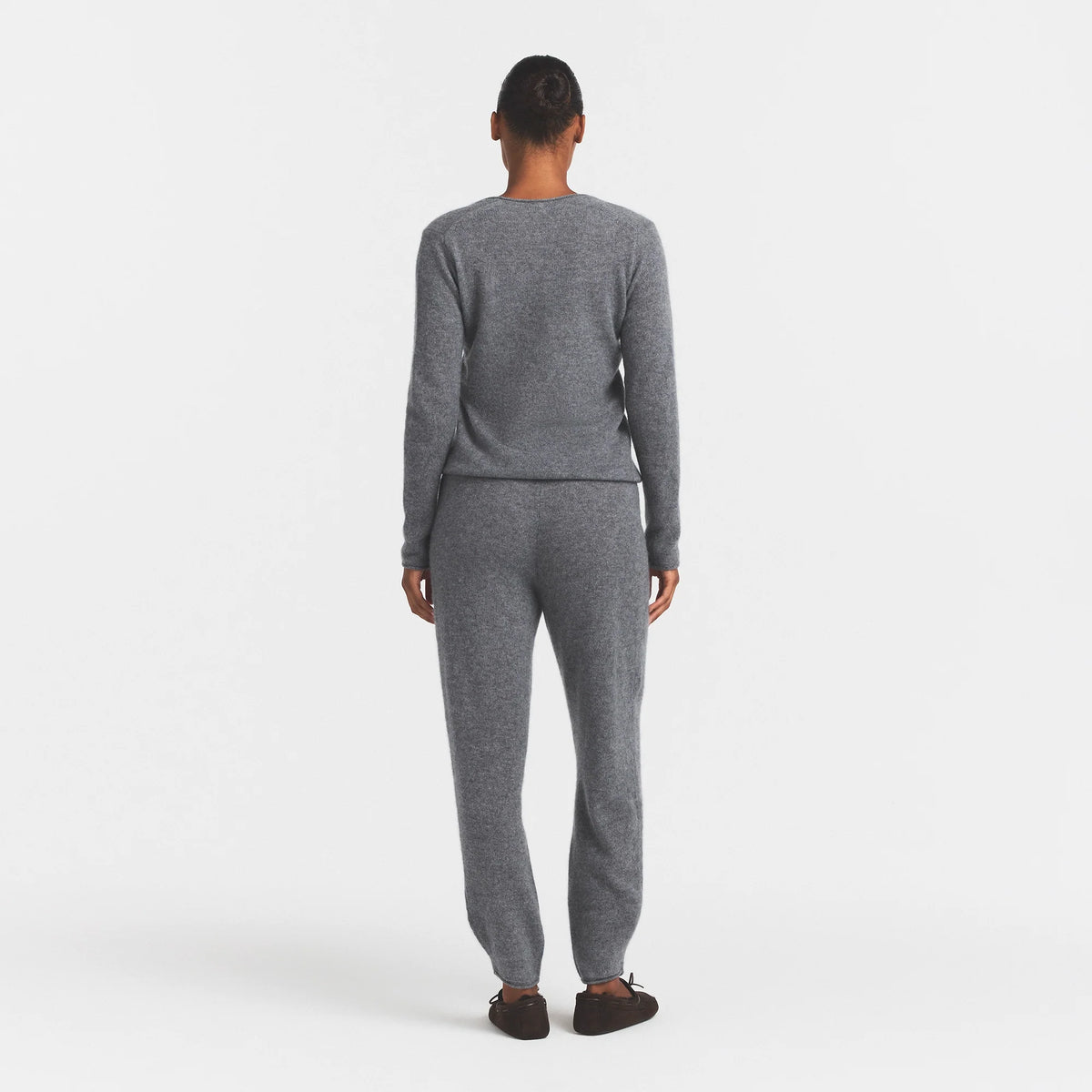 AIRY CASHMERE V-NECK PULLOVER | DARK HEATHER GREY