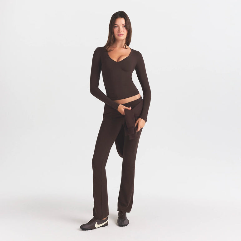COTTON JERSEY V NECK LONG SLEEVE TOP  | ESPRESSO